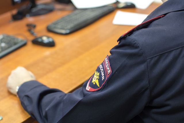 В аэропорту Минеральных Вод иностранец пытался дать взятку полицейскому В аэропорту Минеральных Вод иностранец пытался дать взятку полицейскому