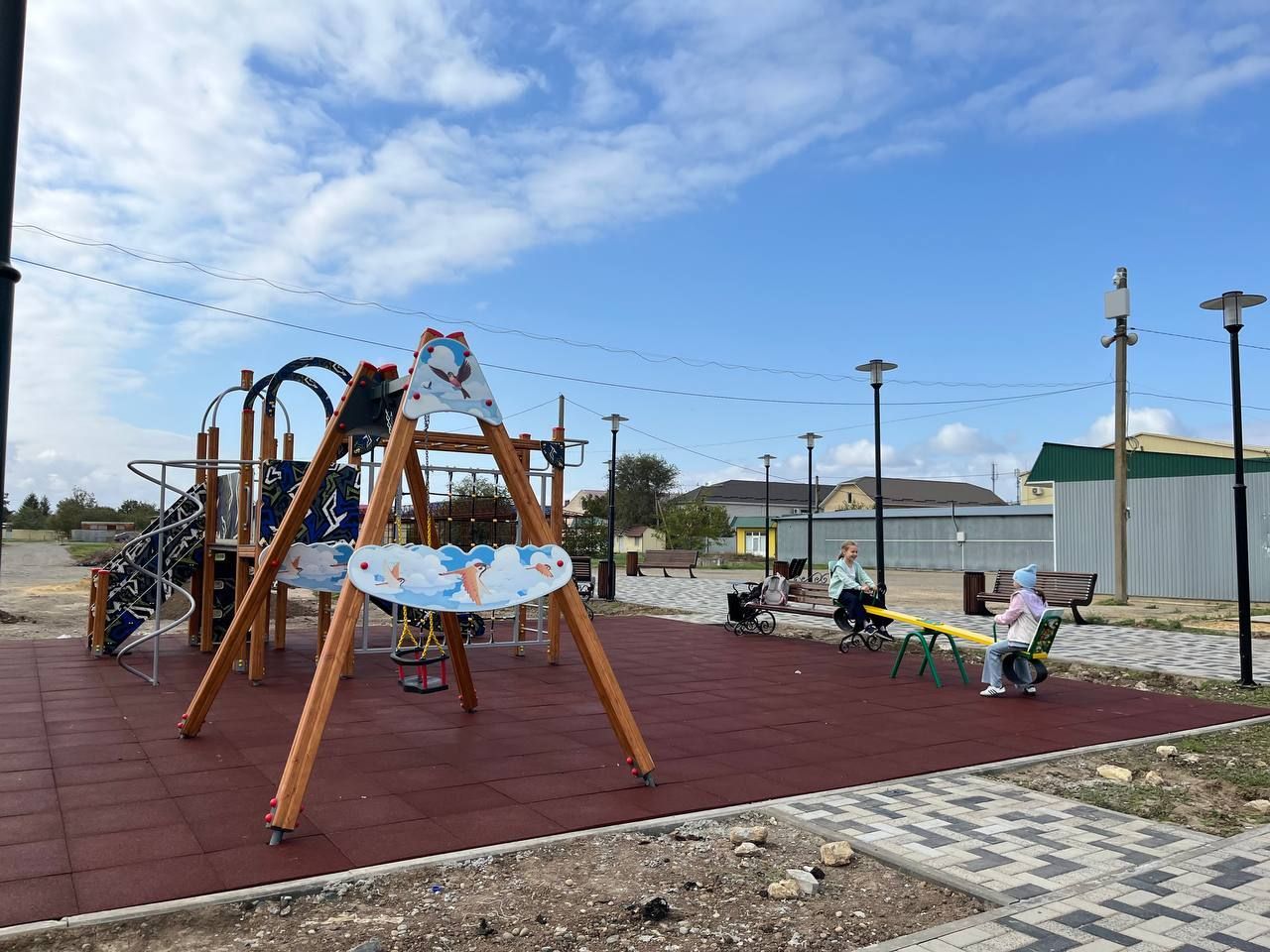 Две детские площадки благоустроили в городе Ипатово за 3 млн рублей