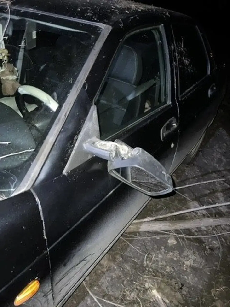 На Ставрополье женщина повредила машину односельчанки палками из личной неприязни