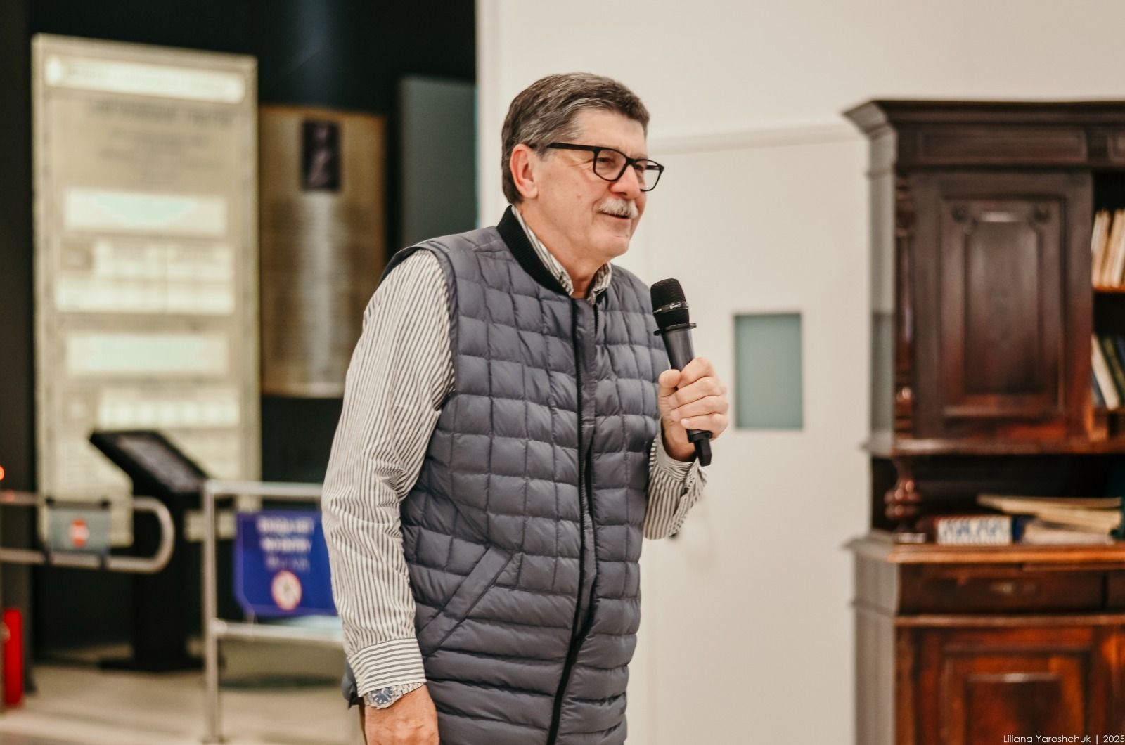 Презентация фотовыставки с тифлокомментарием «От Победы – к Победе: долг по доброй воле»