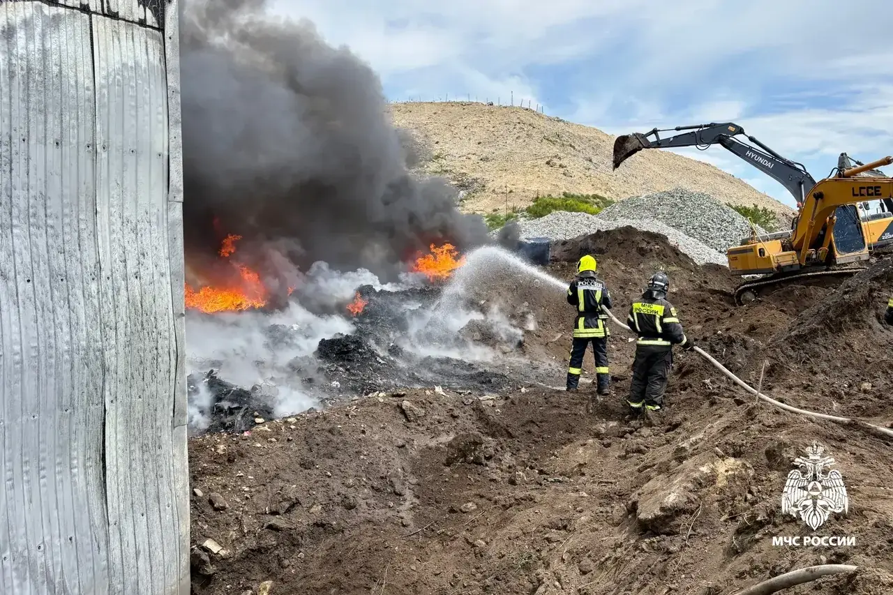 В Шпаковском округе потушили пожар на полигоне ТБО